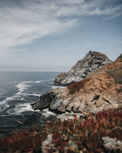 海傍天山